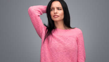 How to Deal with an Itchy Wig